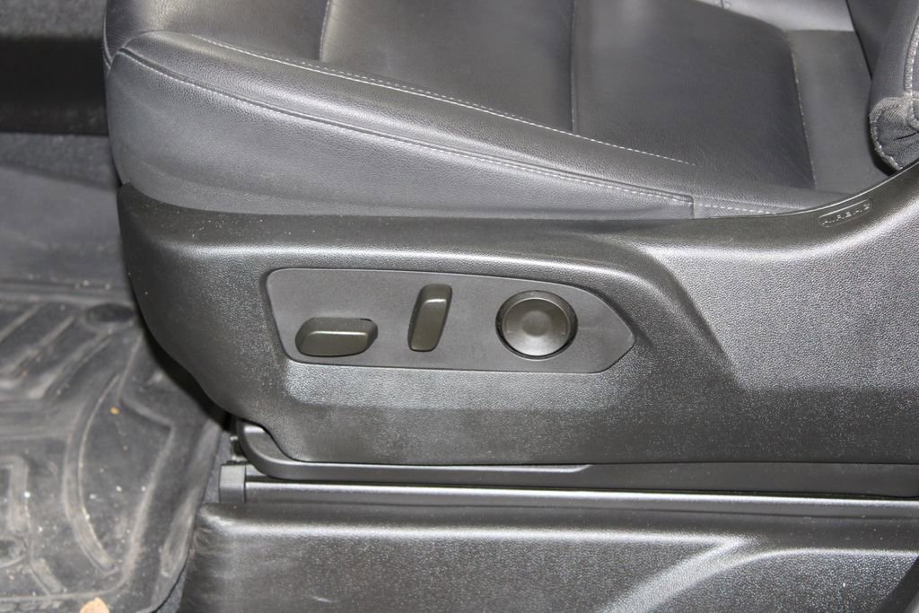 Used 2023 Chevrolet Suburban Z71 w/ Luxury Package image 18