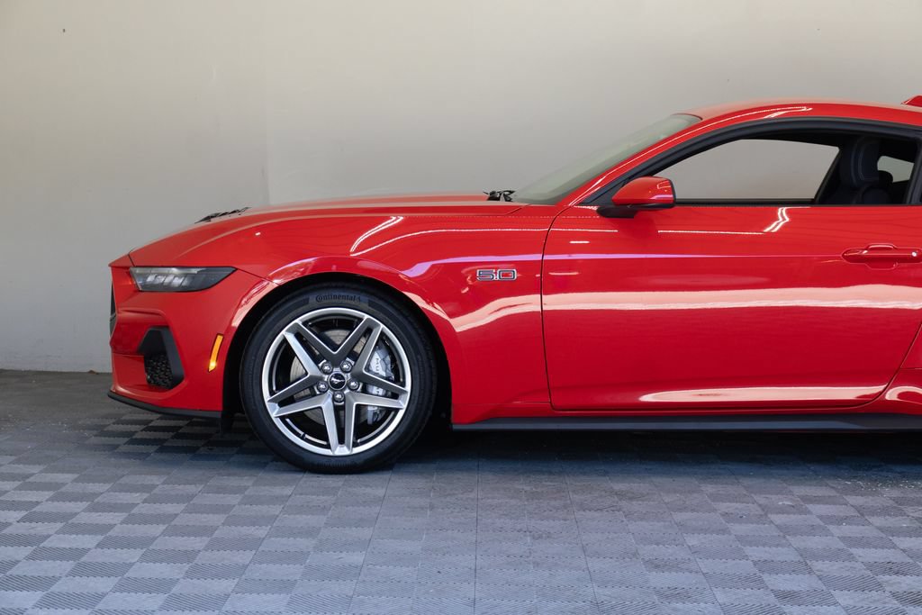 Used 2025 Ford Mustang GT RWD image 8