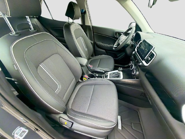 New 2026 Hyundai Venue SEL FWD image 28