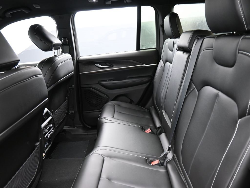 New 2025 Jeep Grand Cherokee Limited image 14