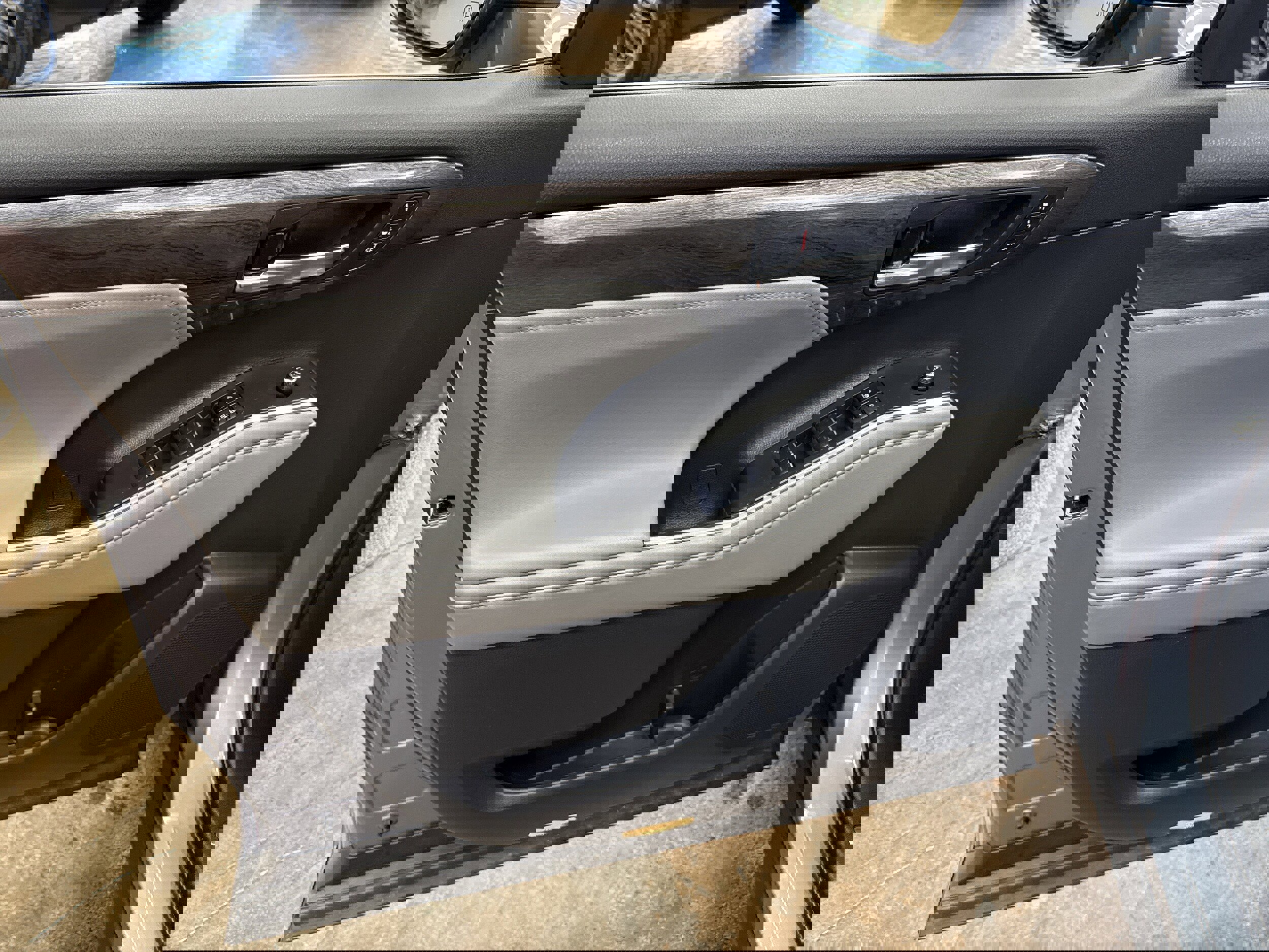 Used 2022 Toyota Highlander Platinum image 28