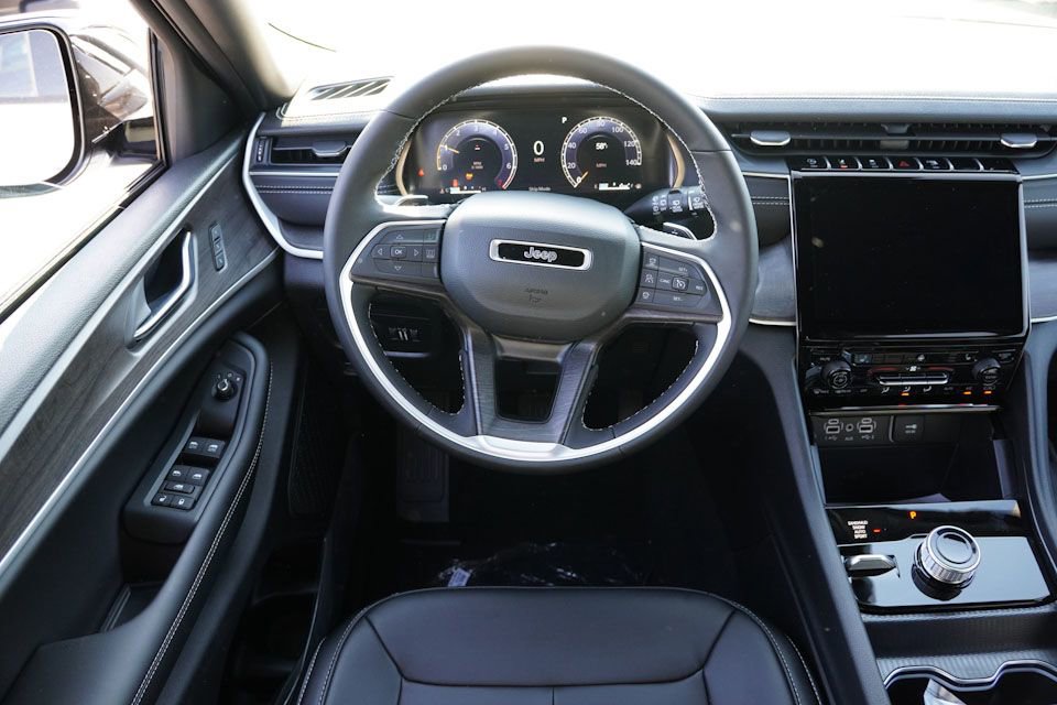 New 2025 Jeep Grand Cherokee L Limited w/ Trailer Tow Package image 14