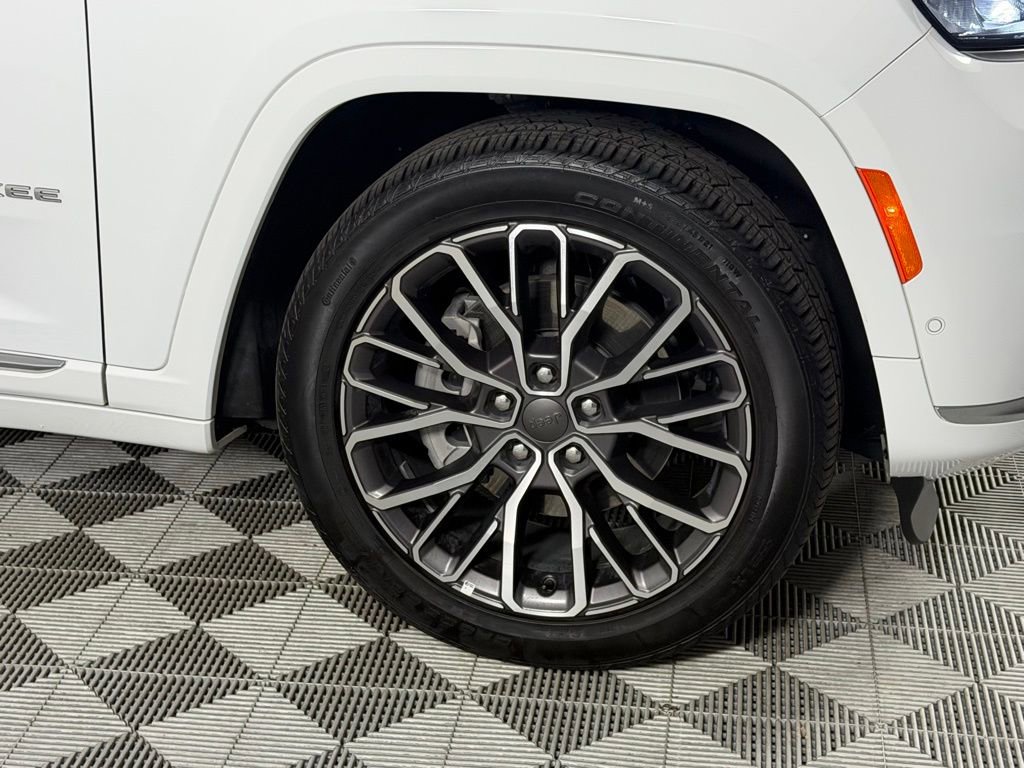 Certified 2025 Jeep Grand Cherokee L Summit AWD/4WD image 13