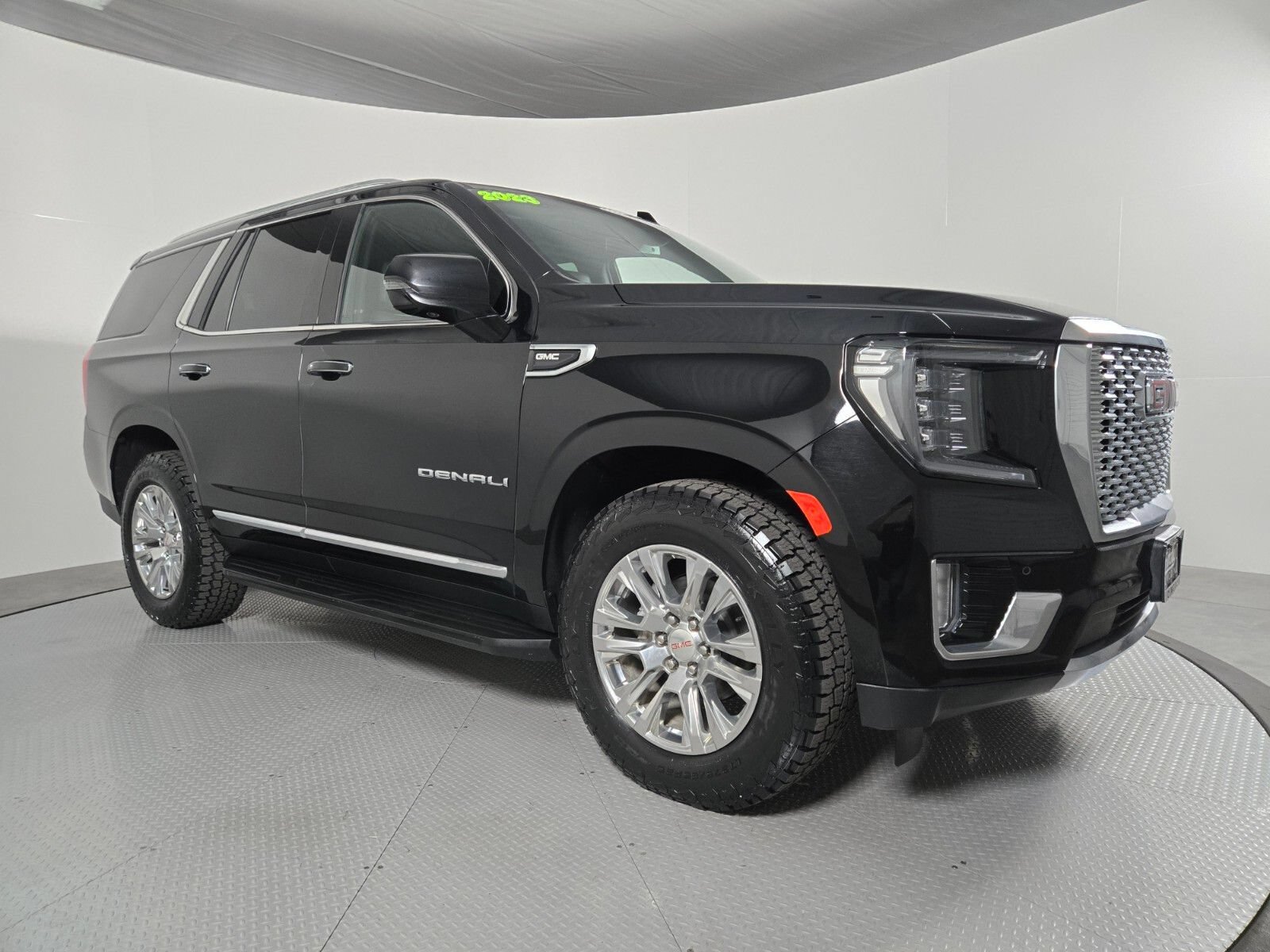 Used 2023 GMC Yukon Denali AWD/4WD image 2