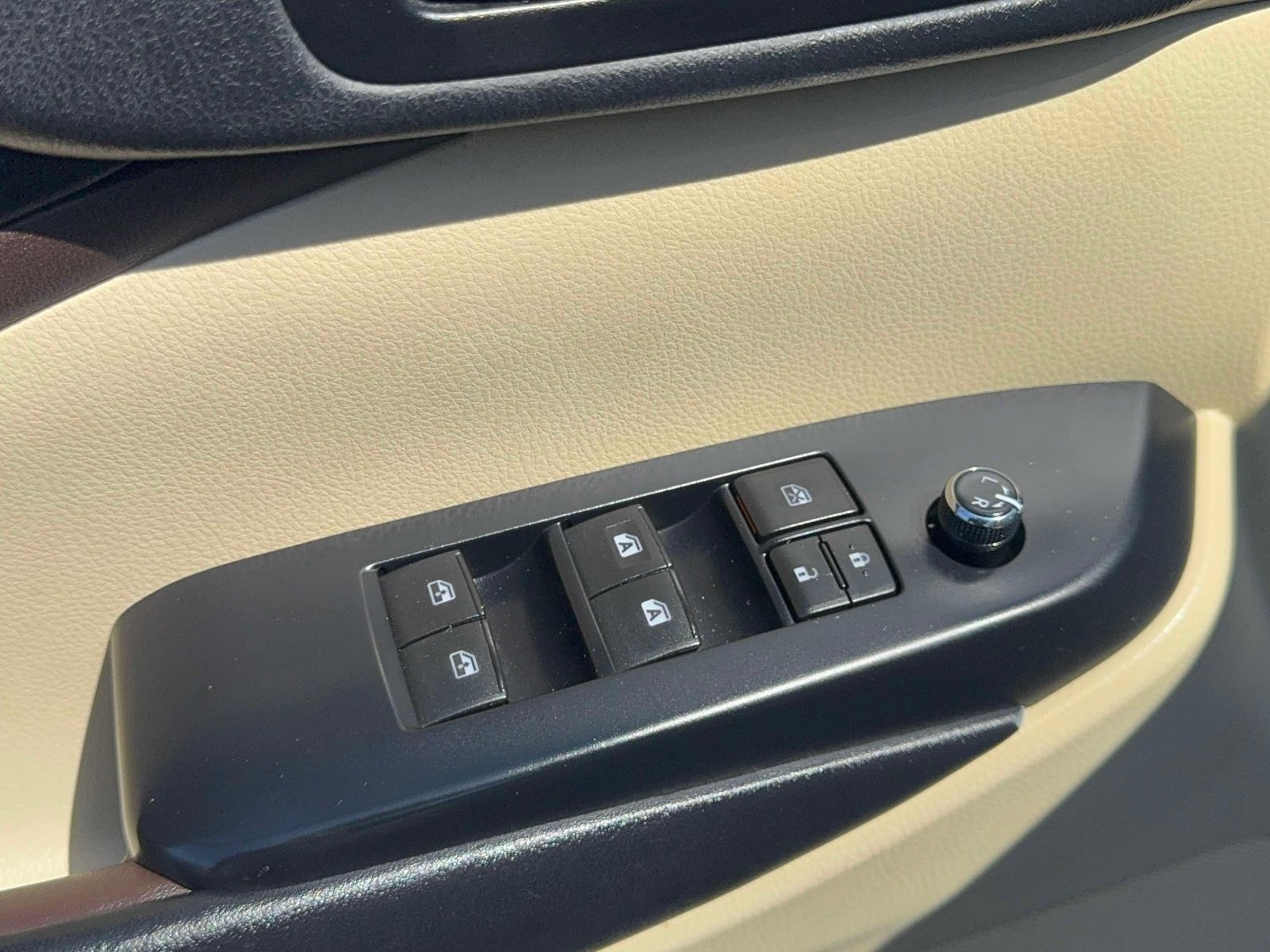 Used 2019 Toyota Highlander XLE image 16