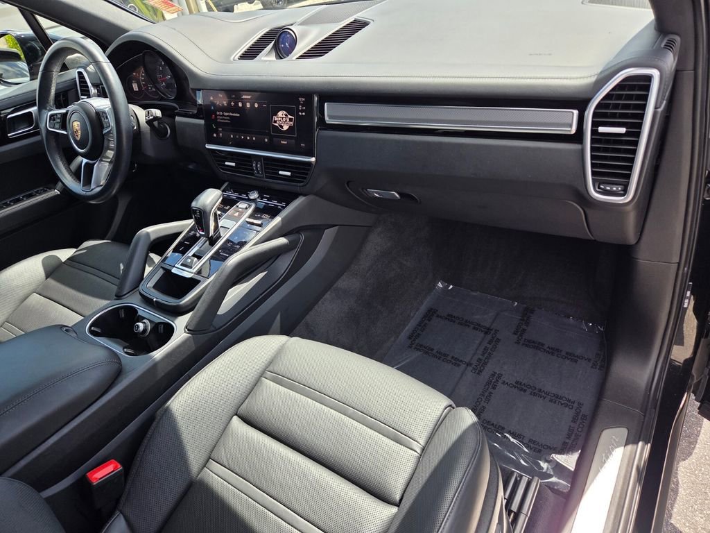 Used 2023 Porsche Cayenne S Platinum AWD/4WD image 16