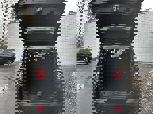 Used 2023 Jeep Renegade Latitude AWD/4WD image 6