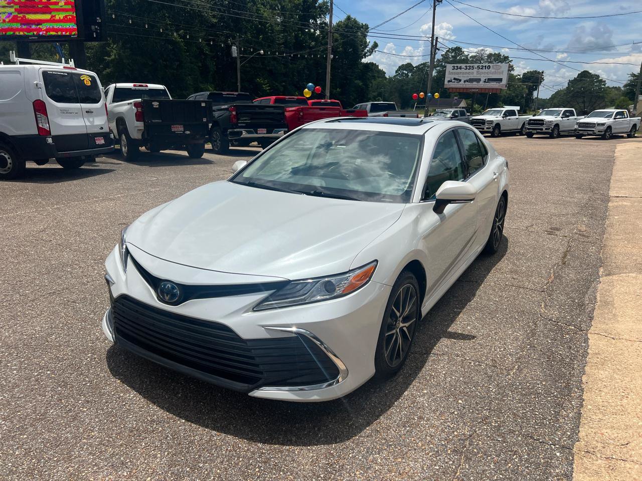 Used 2022 Toyota Camry XLE w/ Cold Weather Package FWD image 2