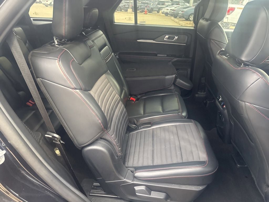 Used 2025 Ford Explorer ST-Line w/ ST-Line Street Pack AWD/4WD image 14