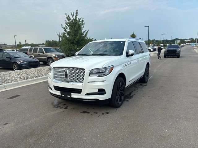 Used 2024 Lincoln Navigator Reserve w/ Equipment Group 201A AWD/4WD image 3