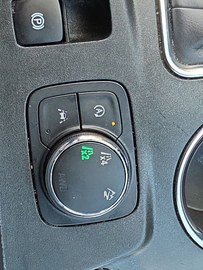 Used 2023 Chevrolet Traverse LT image 20