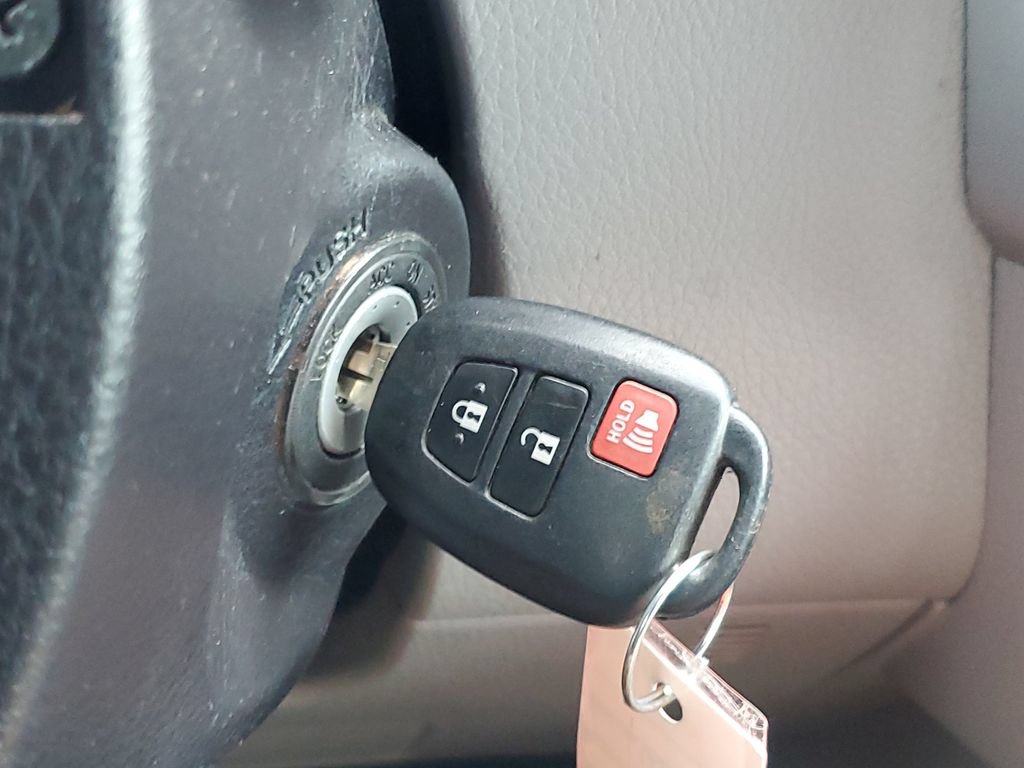Used 2018 Toyota Highlander LE FWD image 26