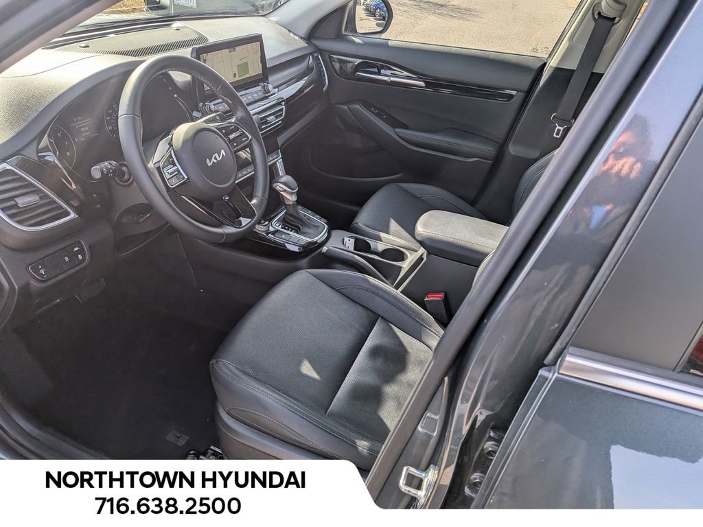 Used 2023 Kia Seltos EX image 12