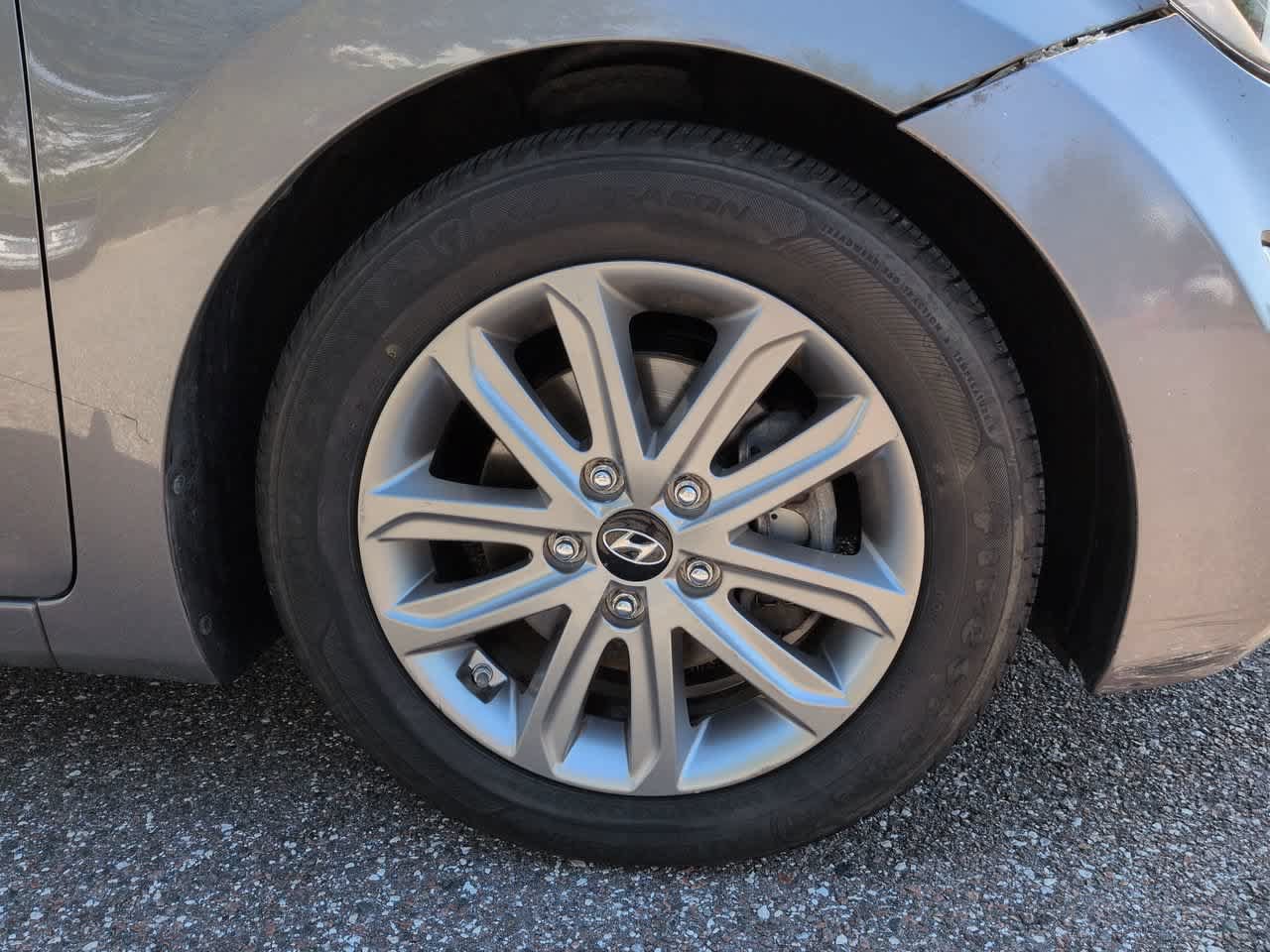 Used 2014 Hyundai Elantra SE w/ Option Group 02 FWD image 11