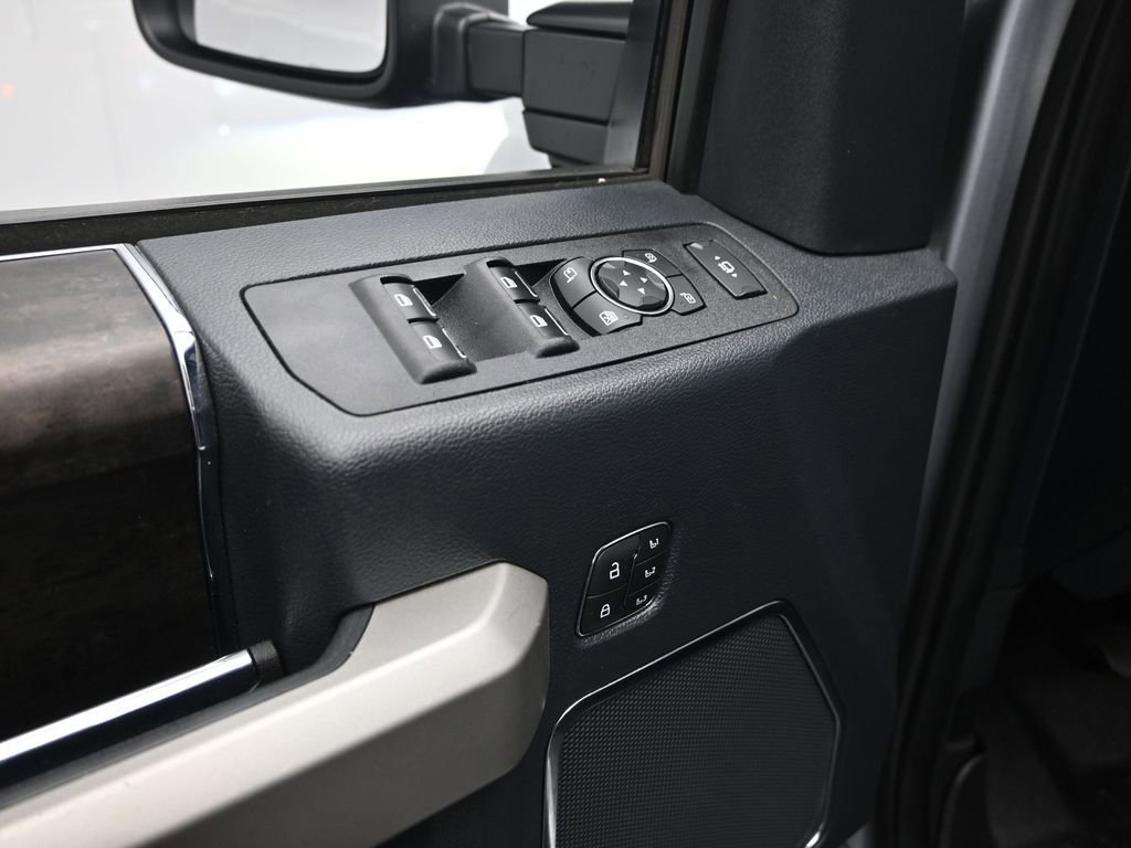 Used 2022 Ford F250 Lariat w/ Black Appearance Package image 9