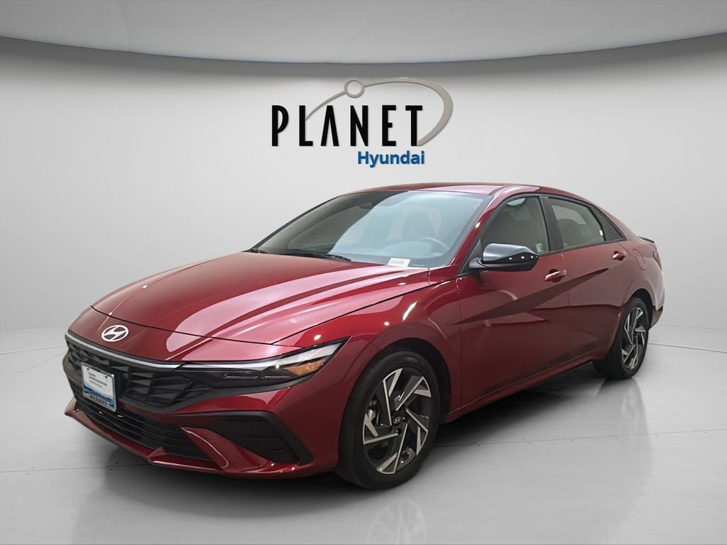 Certified 2025 Hyundai Elantra Sport FWD image 2