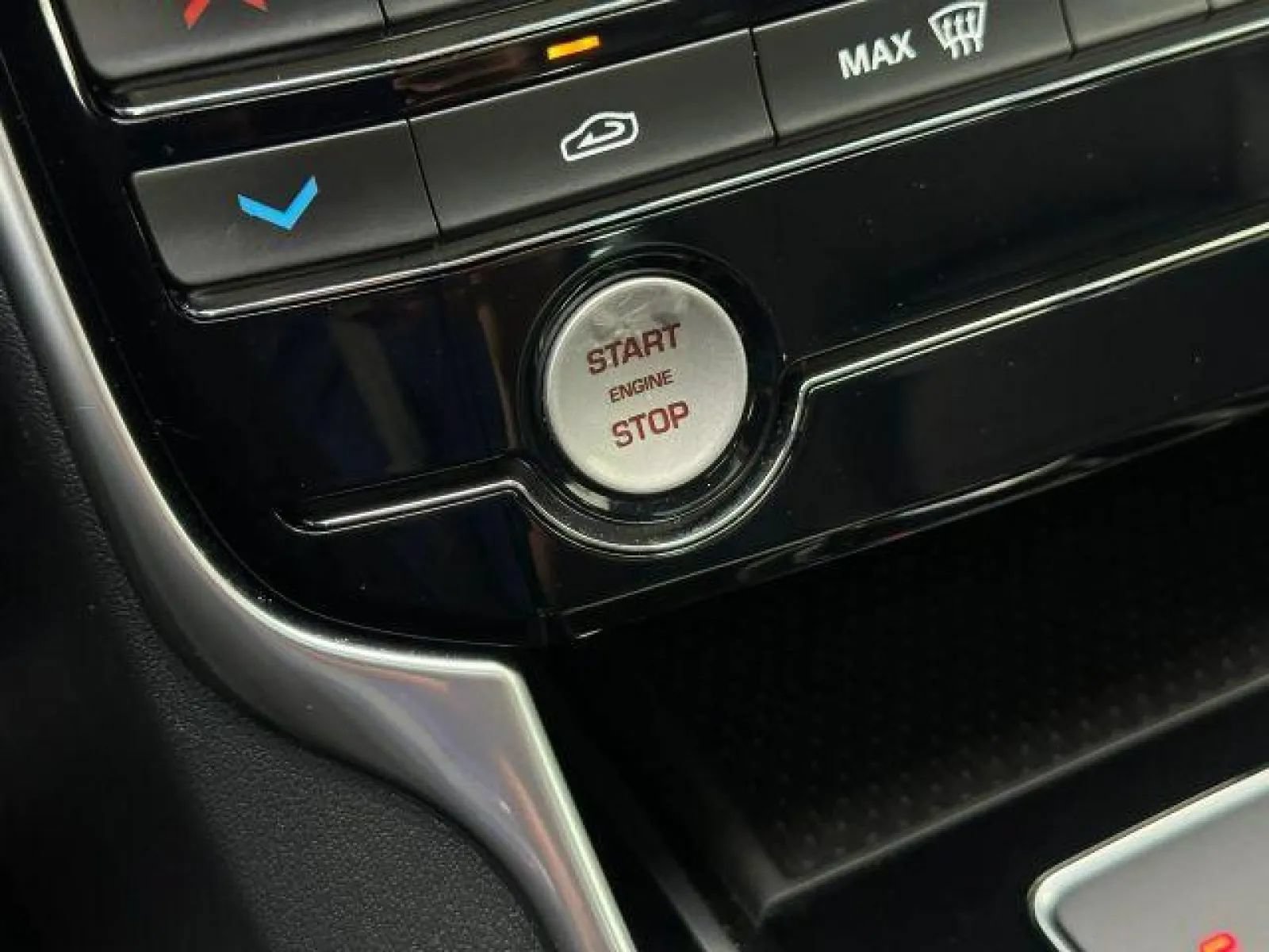 Used 2018 Jaguar XE Prestige RWD image 38