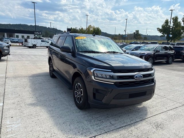 Used 2024 Ford Expedition XLT AWD/4WD image 2