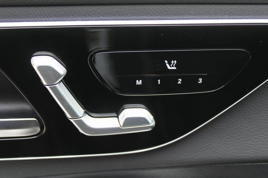 Used 2025 Mercedes-Benz GLC 350e image 23