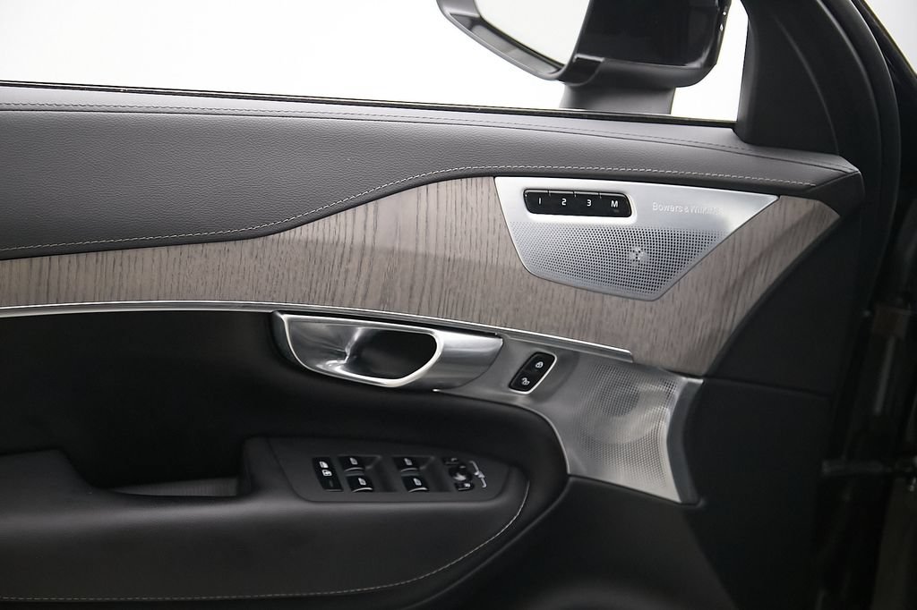 Certified 2024 Volvo XC90 T8 Ultimate w/ Lounge Package AWD/4WD image 12