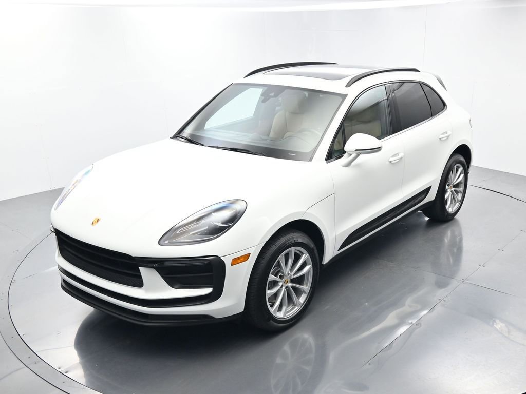 Certified 2022 Porsche Macan AWD/4WD image 33