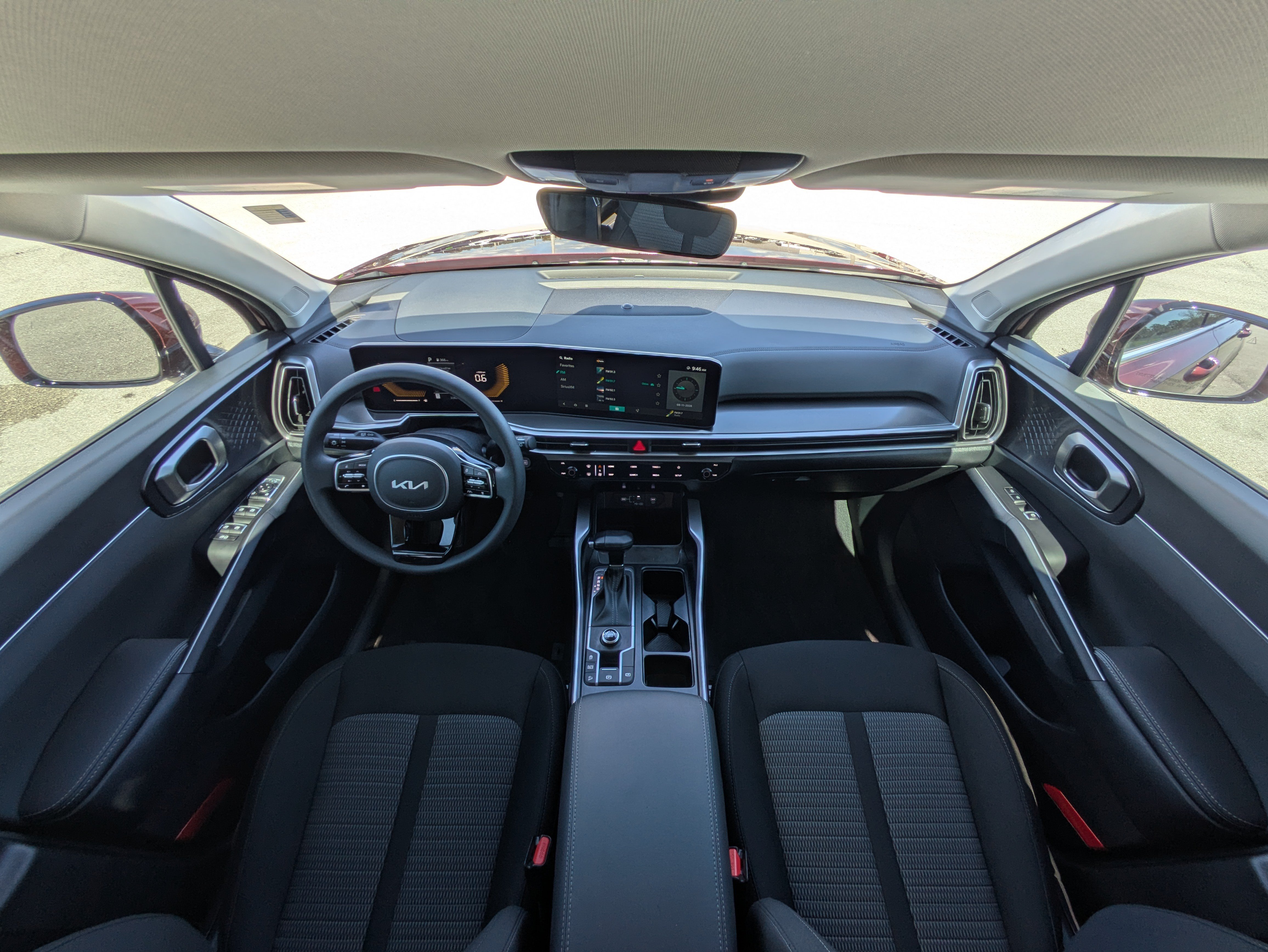Certified 2025 Kia Sorento LX FWD image 30