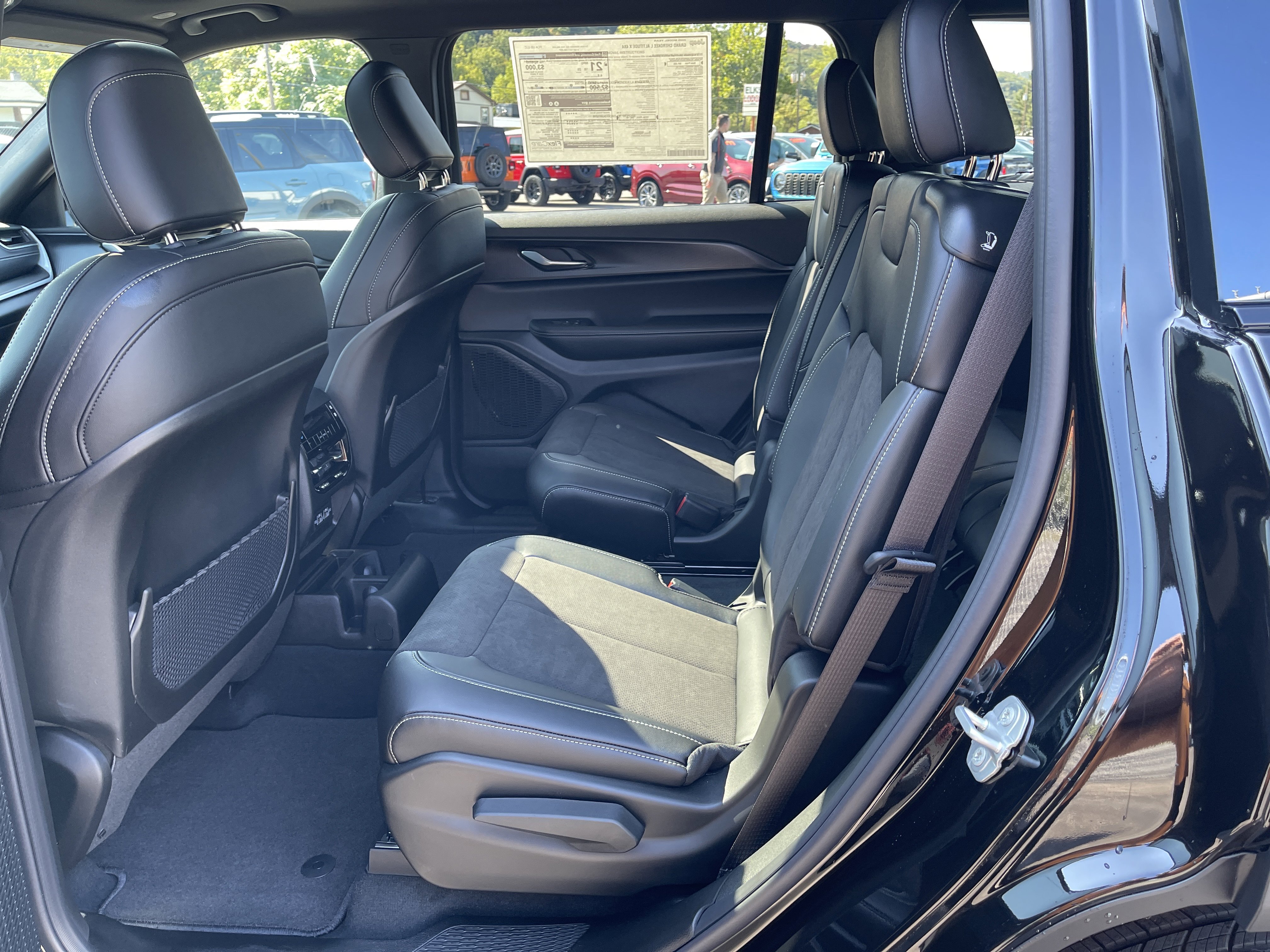 New 2025 Jeep Grand Cherokee L Altitude image 12