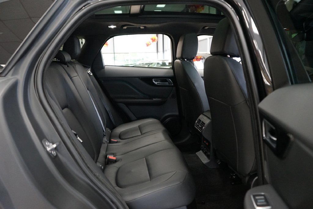 Used 2020 Jaguar F-PACE Premium AWD/4WD image 13