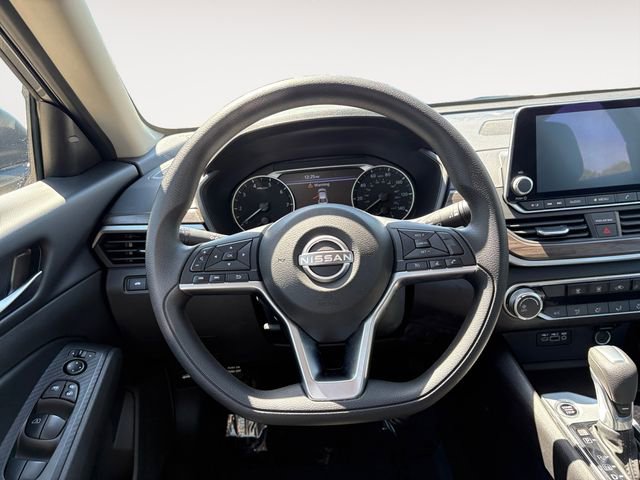 Used 2024 Nissan Altima 2.5 SV FWD image 12