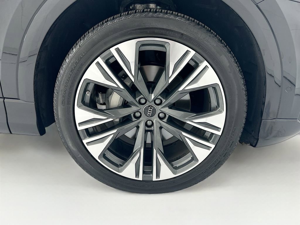 Used 2025 Audi Q8 Premium Plus image 31
