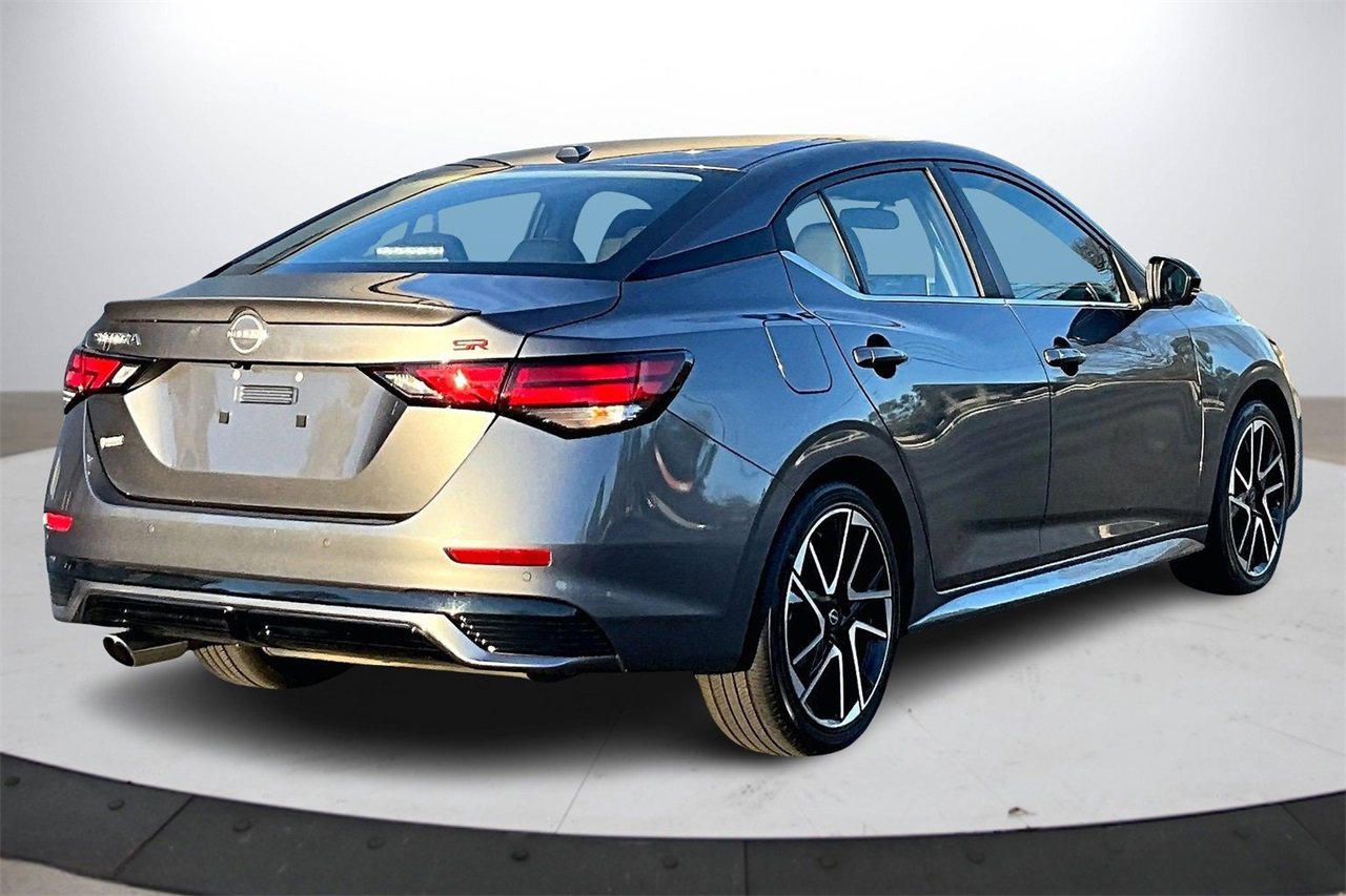 Used 2025 Nissan Sentra SR w/ SR Premium Package image 9