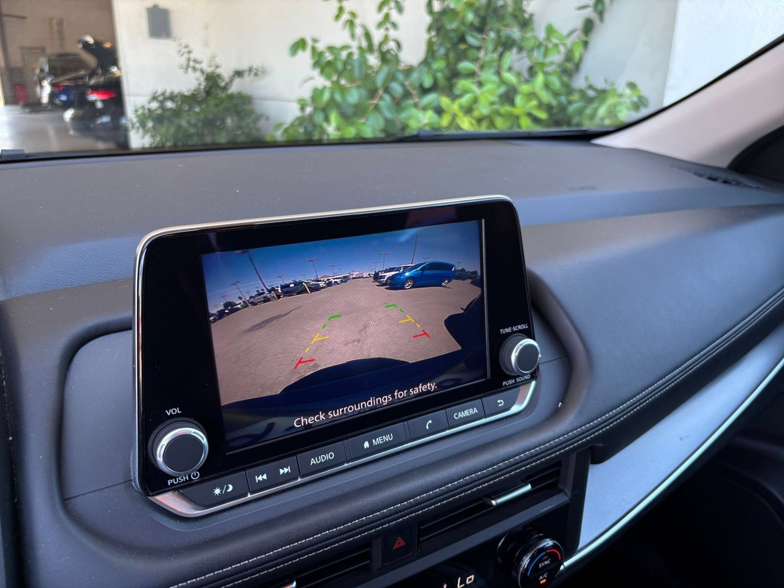 Used 2025 Nissan Rogue SV FWD image 25
