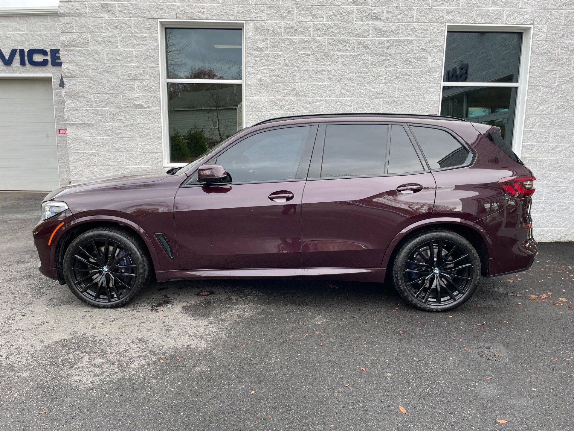 Used 2021 BMW X5 M50i w/ Executive Package image 4