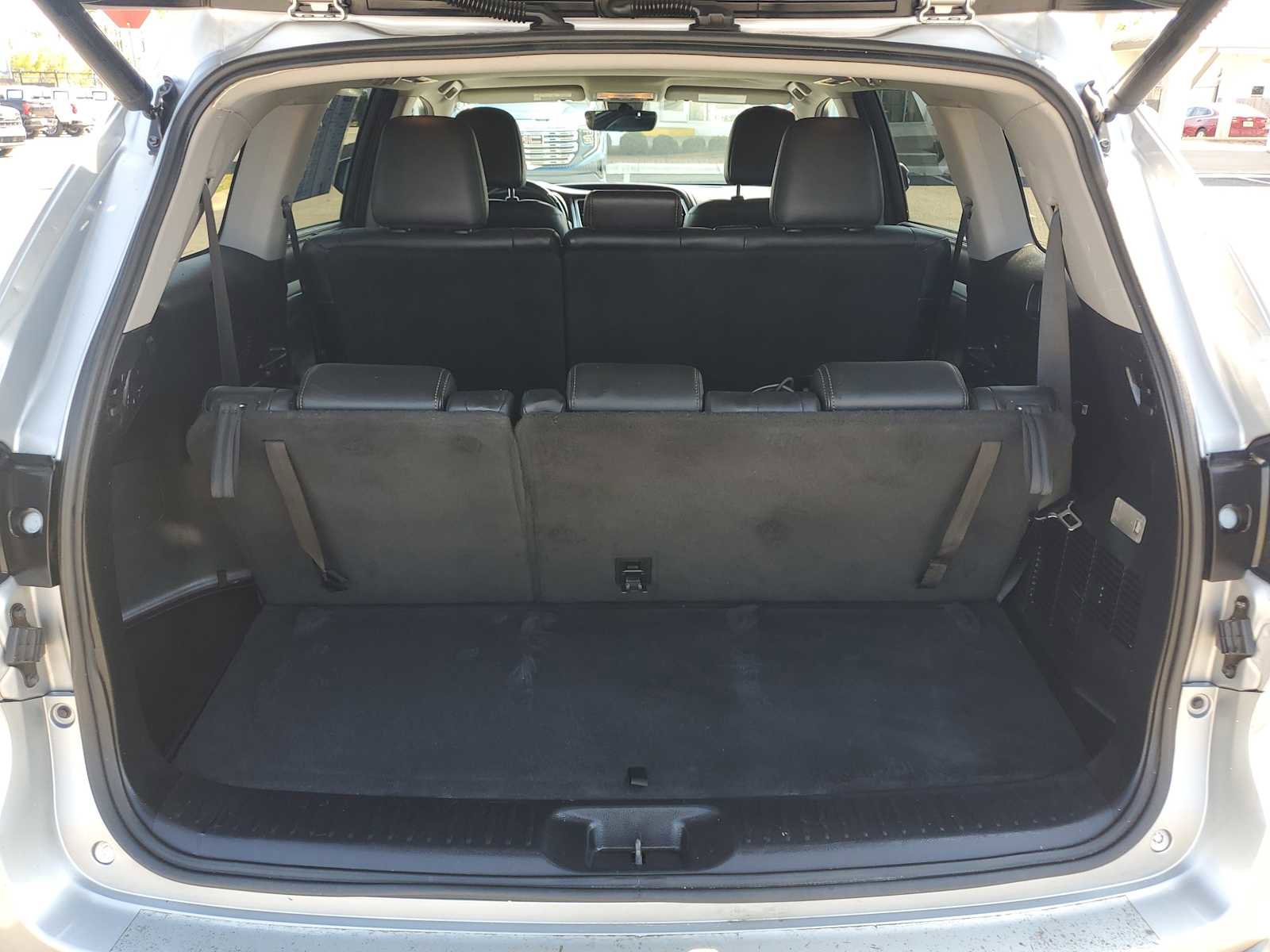 Used 2017 Toyota Highlander XLE image 5