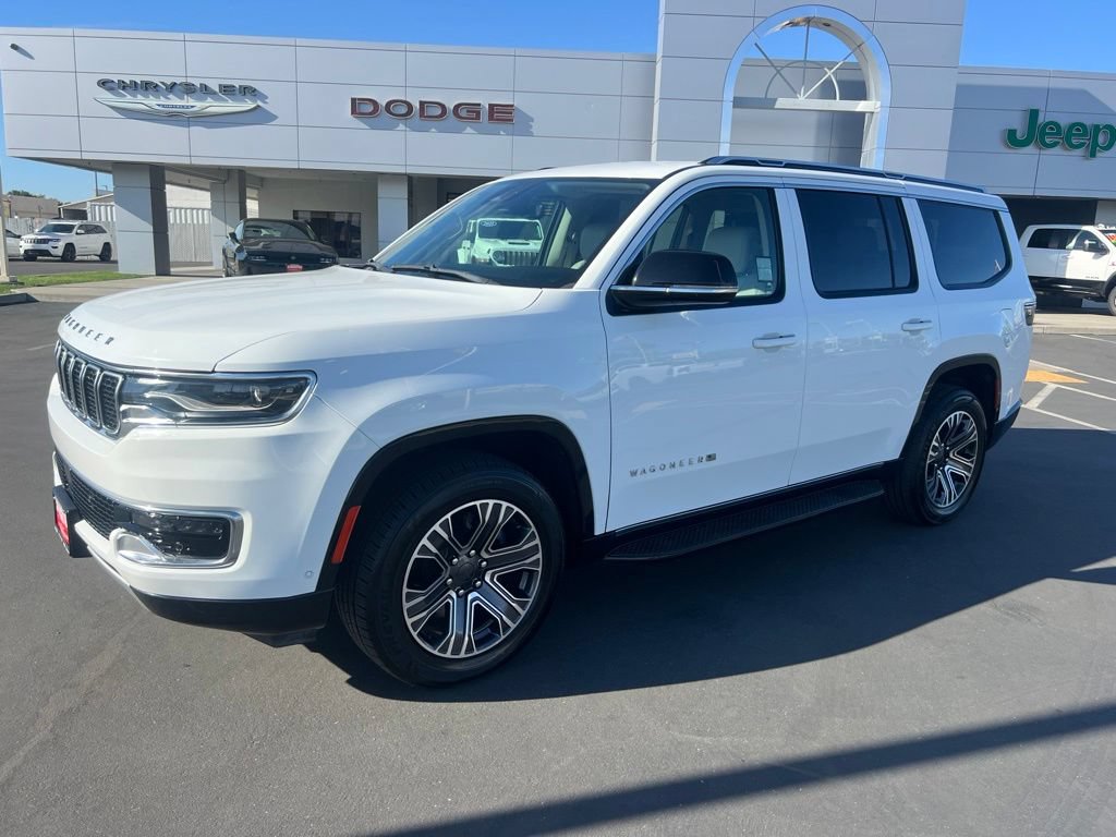 Used 2024 Jeep Wagoneer Series II w/ Flexible Seating Group RWD image 1