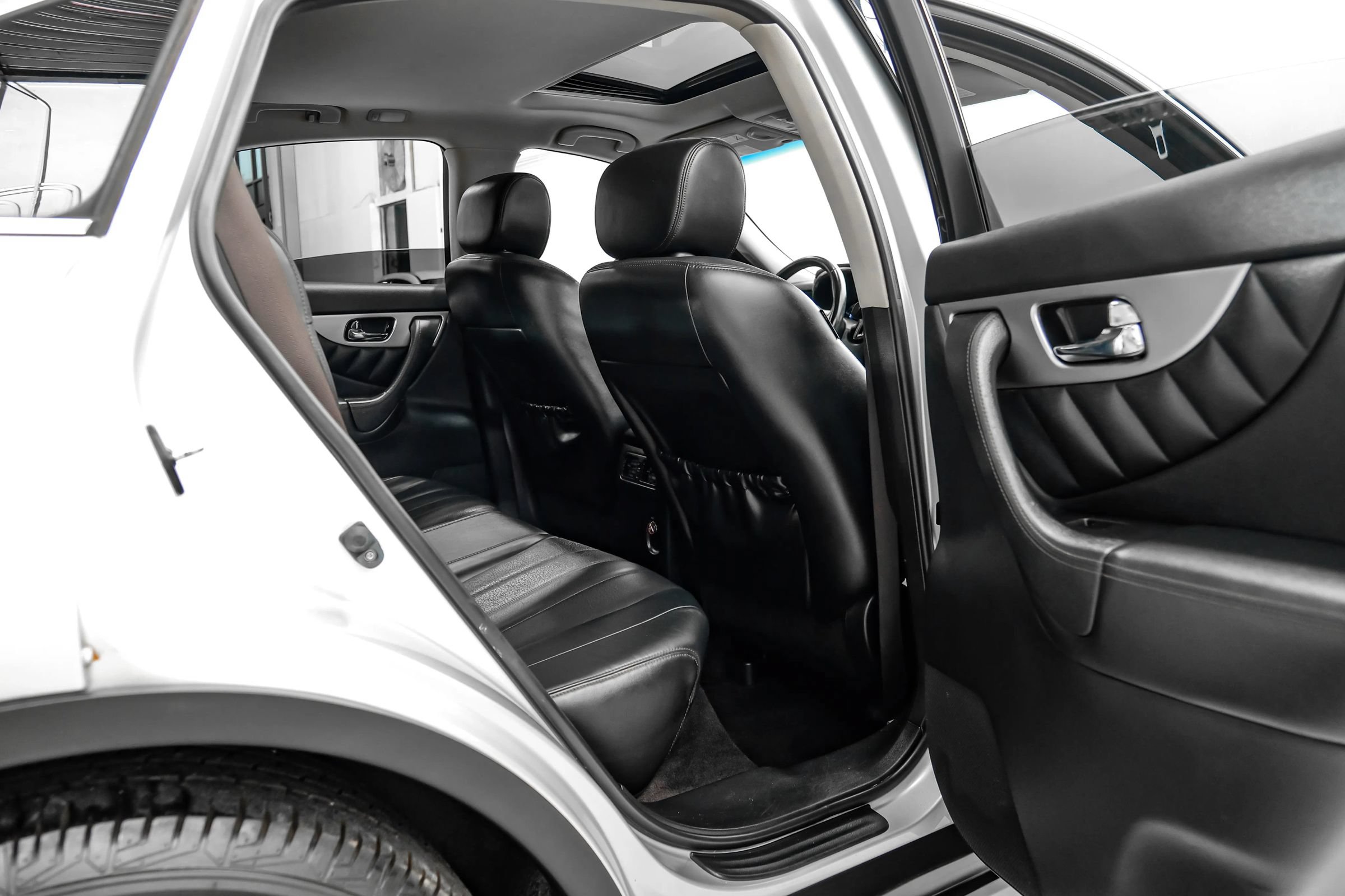 Used 2017 INFINITI QX70 AWD w/ Premium Package image 47