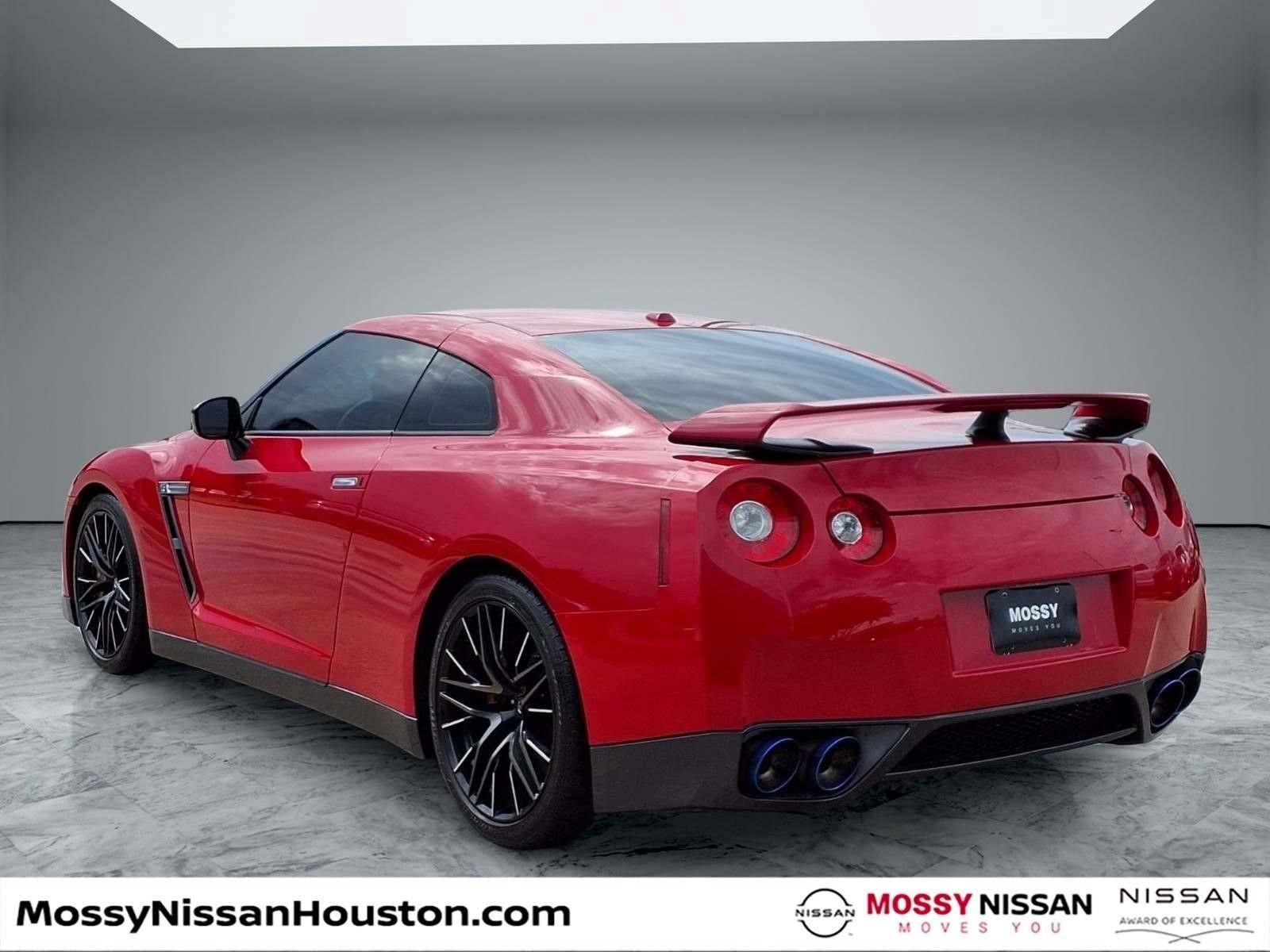 Used 2010 Nissan GT-R Premium AWD/4WD image 2