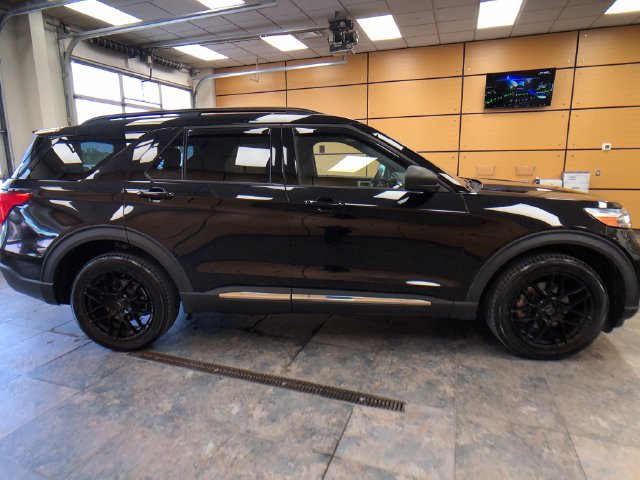 Certified 2020 Ford Explorer XLT w/ Equipment Group 202A AWD/4WD image 8