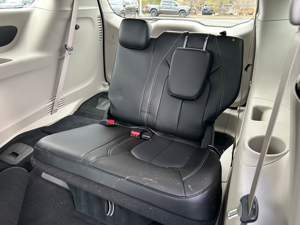 Certified 2023 Chrysler Pacifica Touring-L image 21
