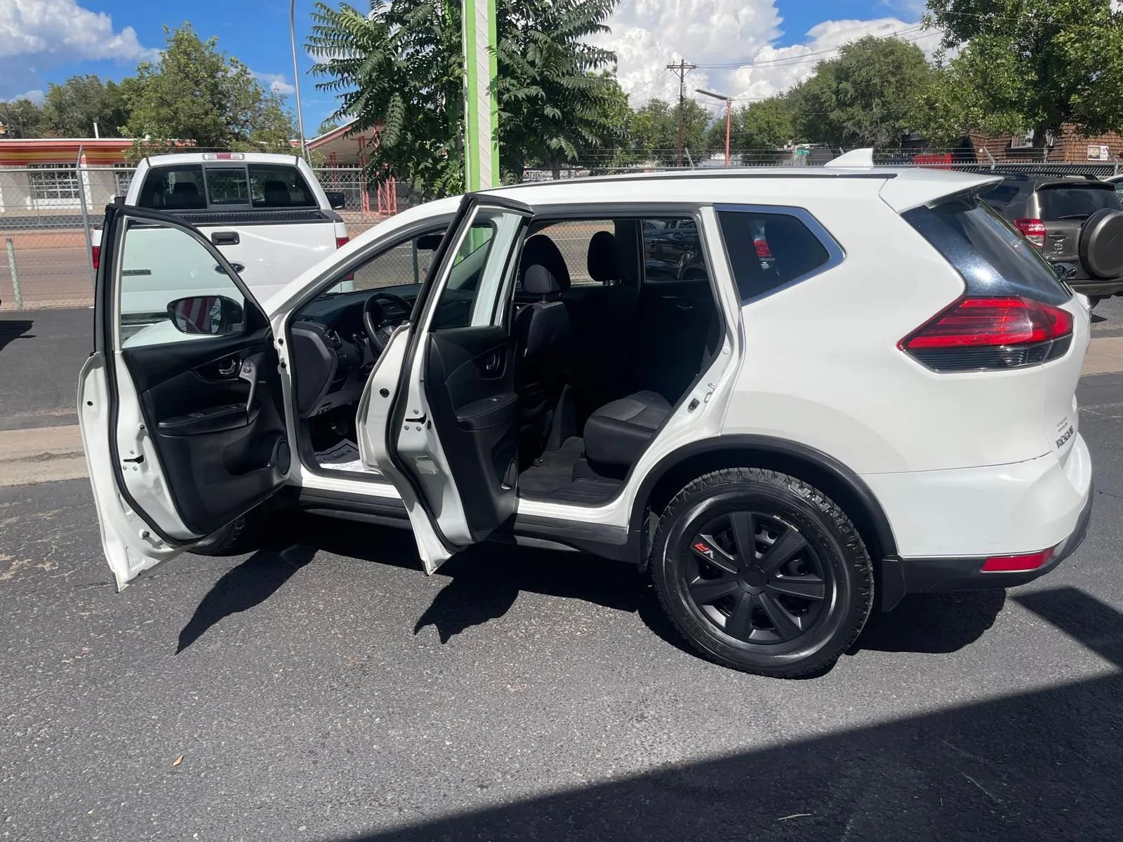 Used 2017 Nissan Rogue S AWD/4WD image 10