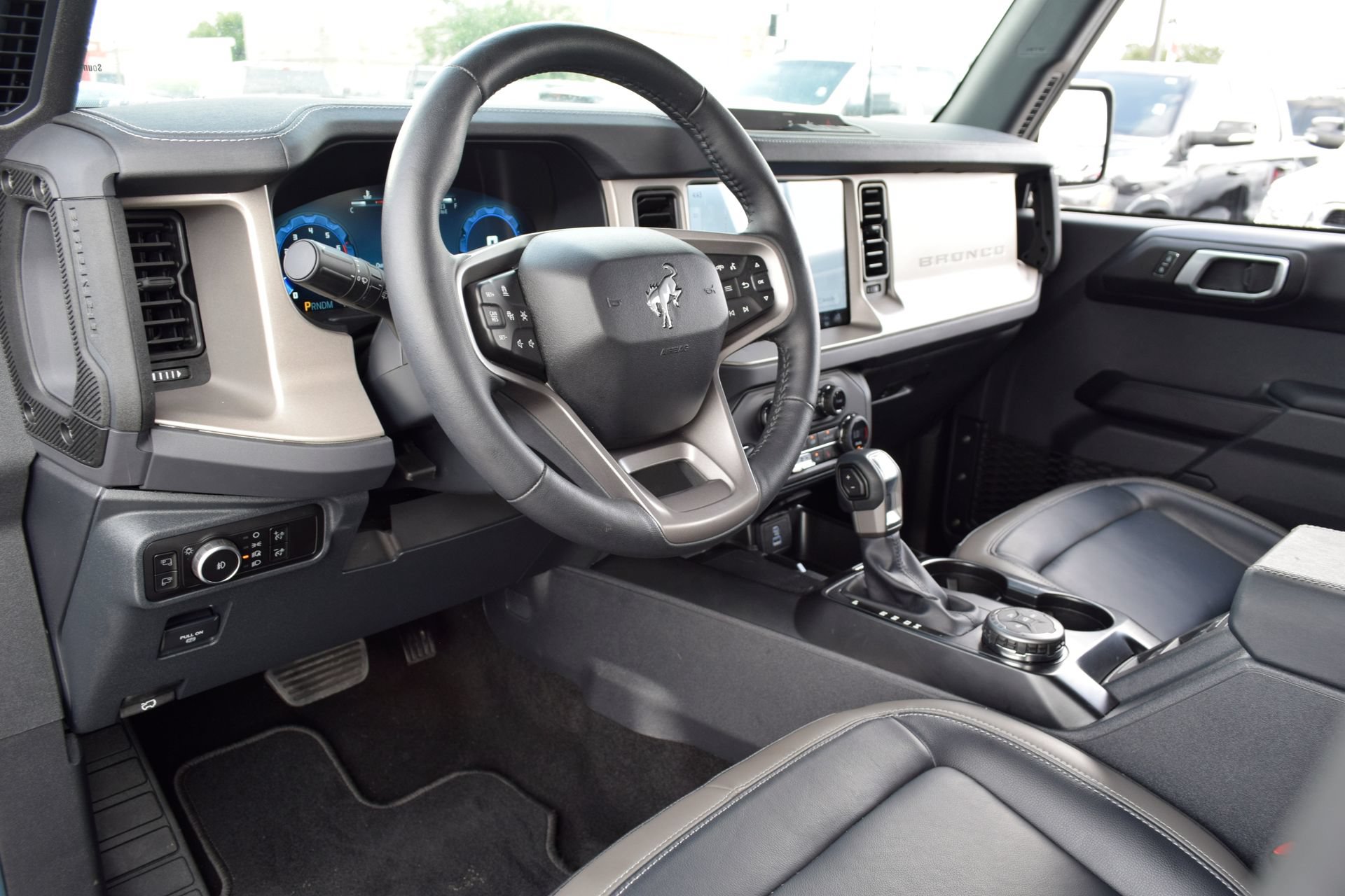 Used 2025 Ford Bronco Outer Banks AWD/4WD image 15