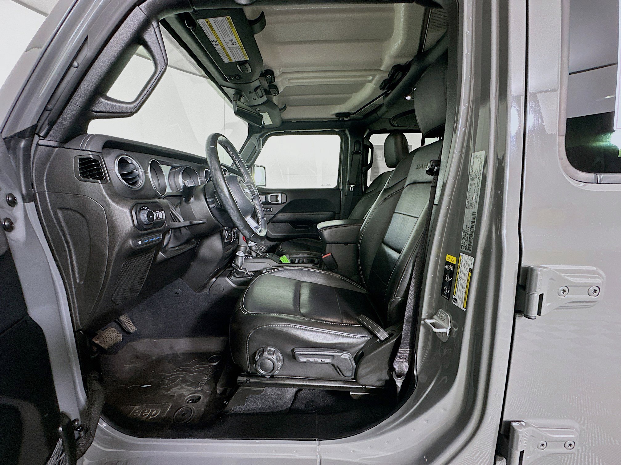 Used 2022 Jeep Wrangler Sahara w/ Cold Weather Group image 13