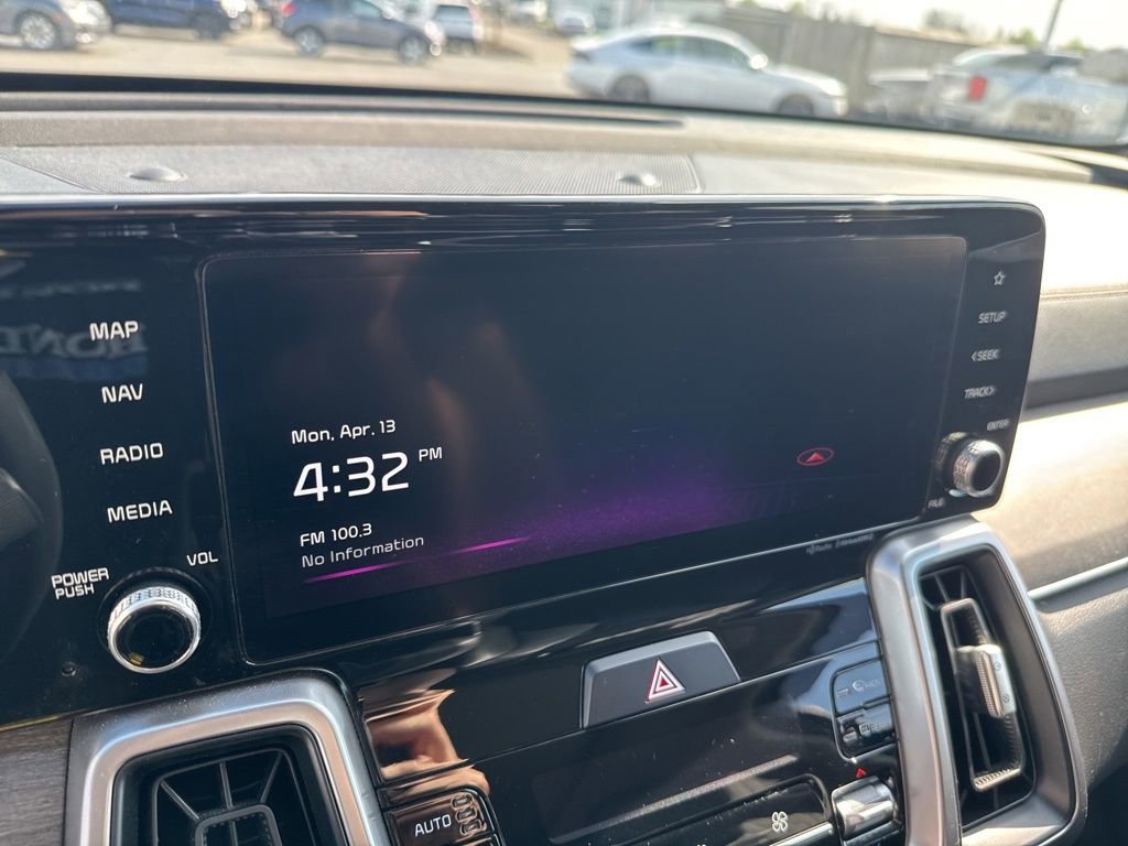Used 2022 Kia Sorento EX w/ Panoramic Sunroof Package FWD image 17