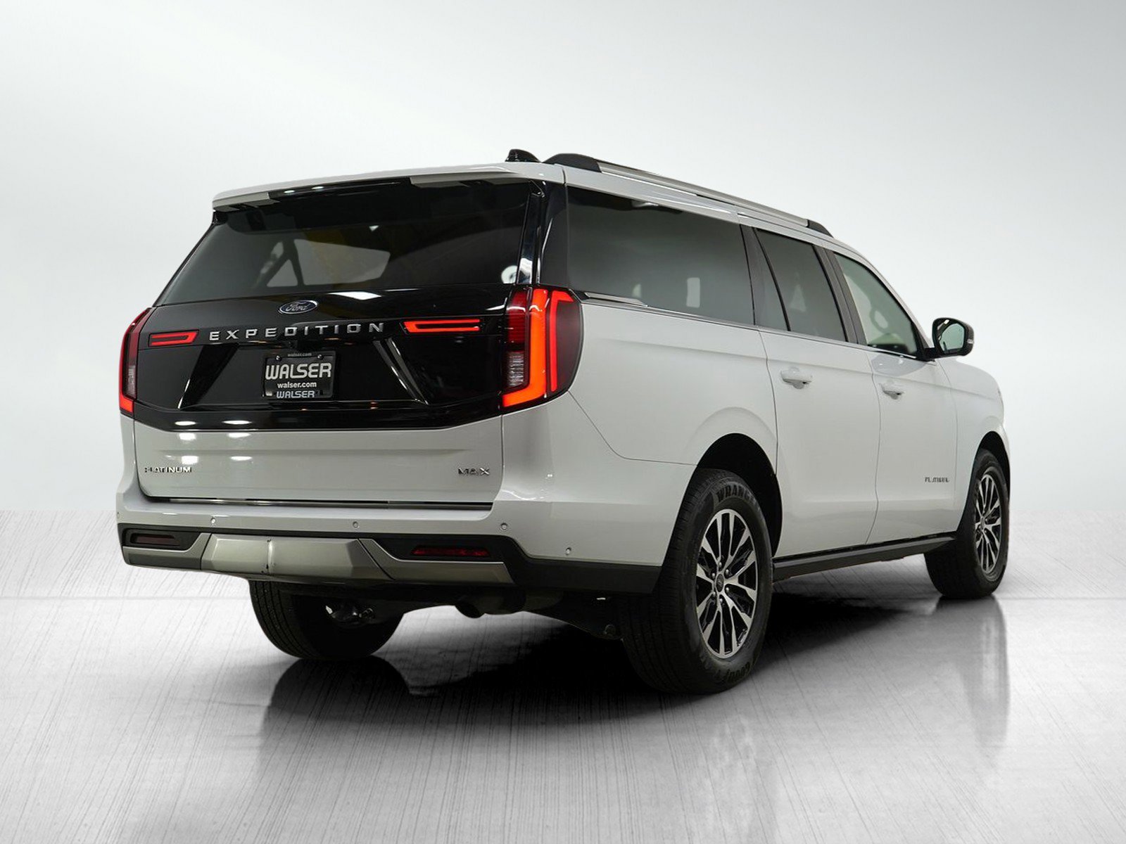 Used 2025 Ford Expedition Max Platinum AWD/4WD image 6