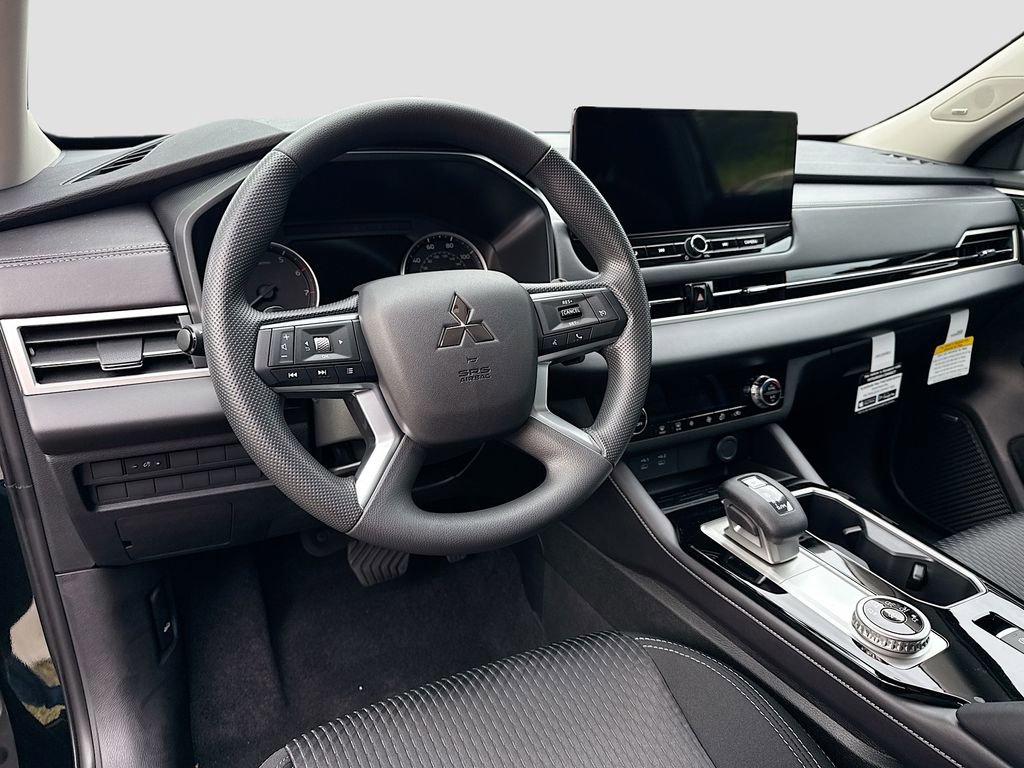 New 2025 Mitsubishi Outlander ES image 9
