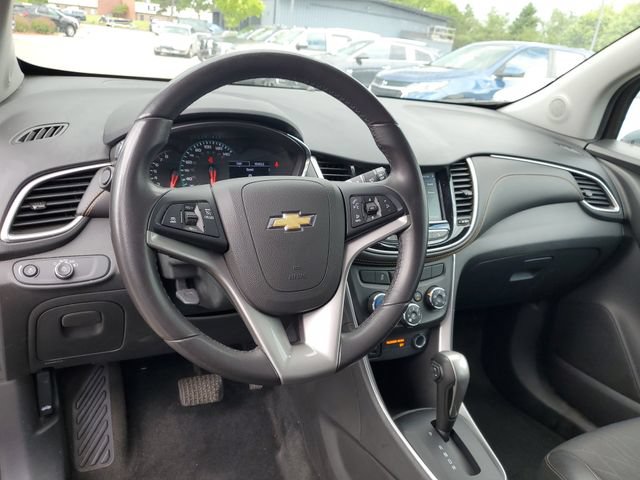 Used 2020 Chevrolet Trax LT w/ LT Convenience Package AWD/4WD image 14