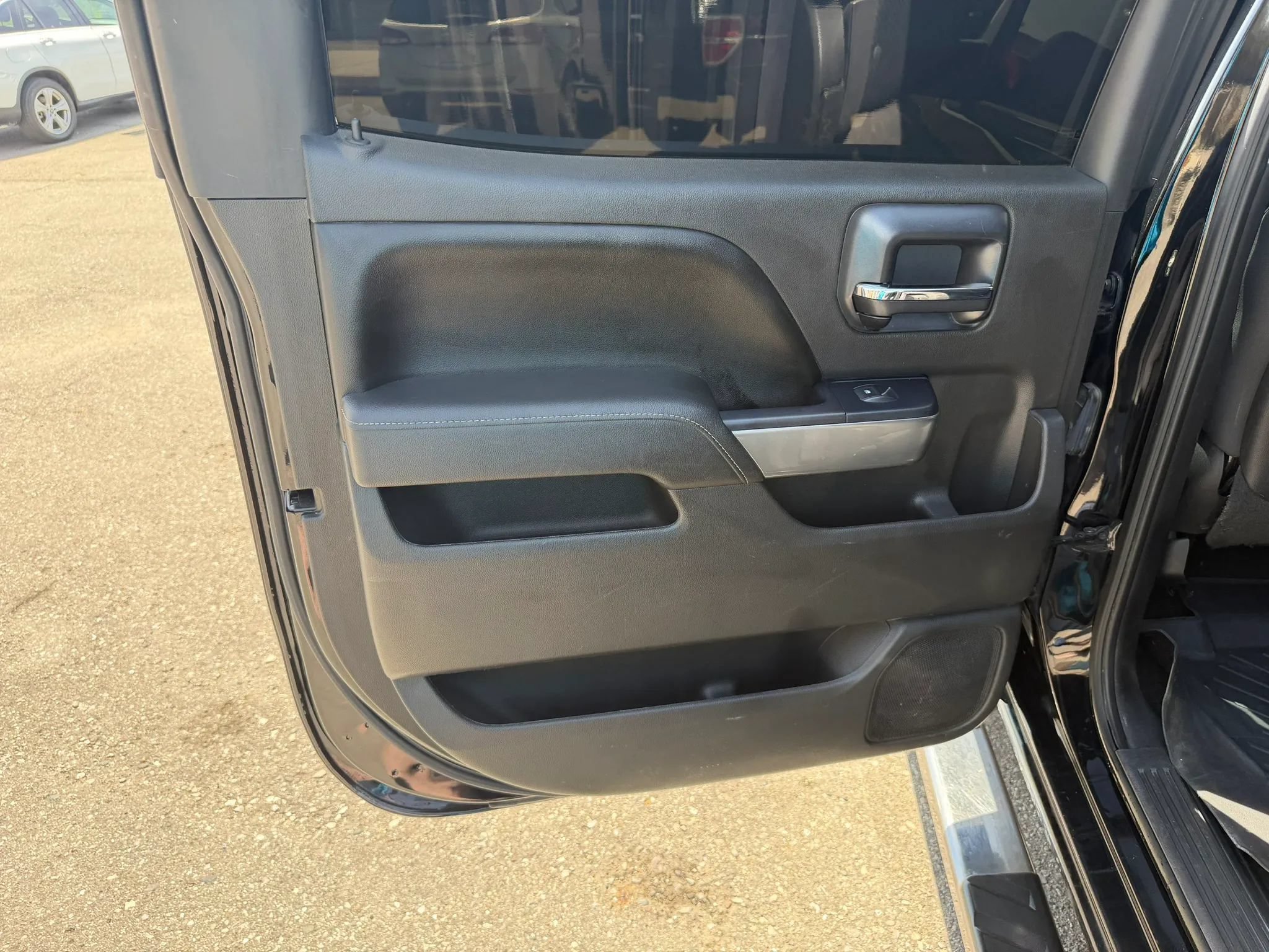 Used 2015 Chevrolet Silverado 1500 LT w/ LT Convenience Package AWD/4WD image 23