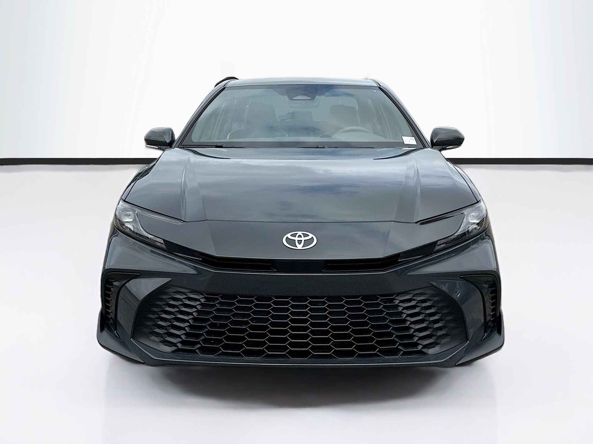 Used 2025 Toyota Camry SE image 8