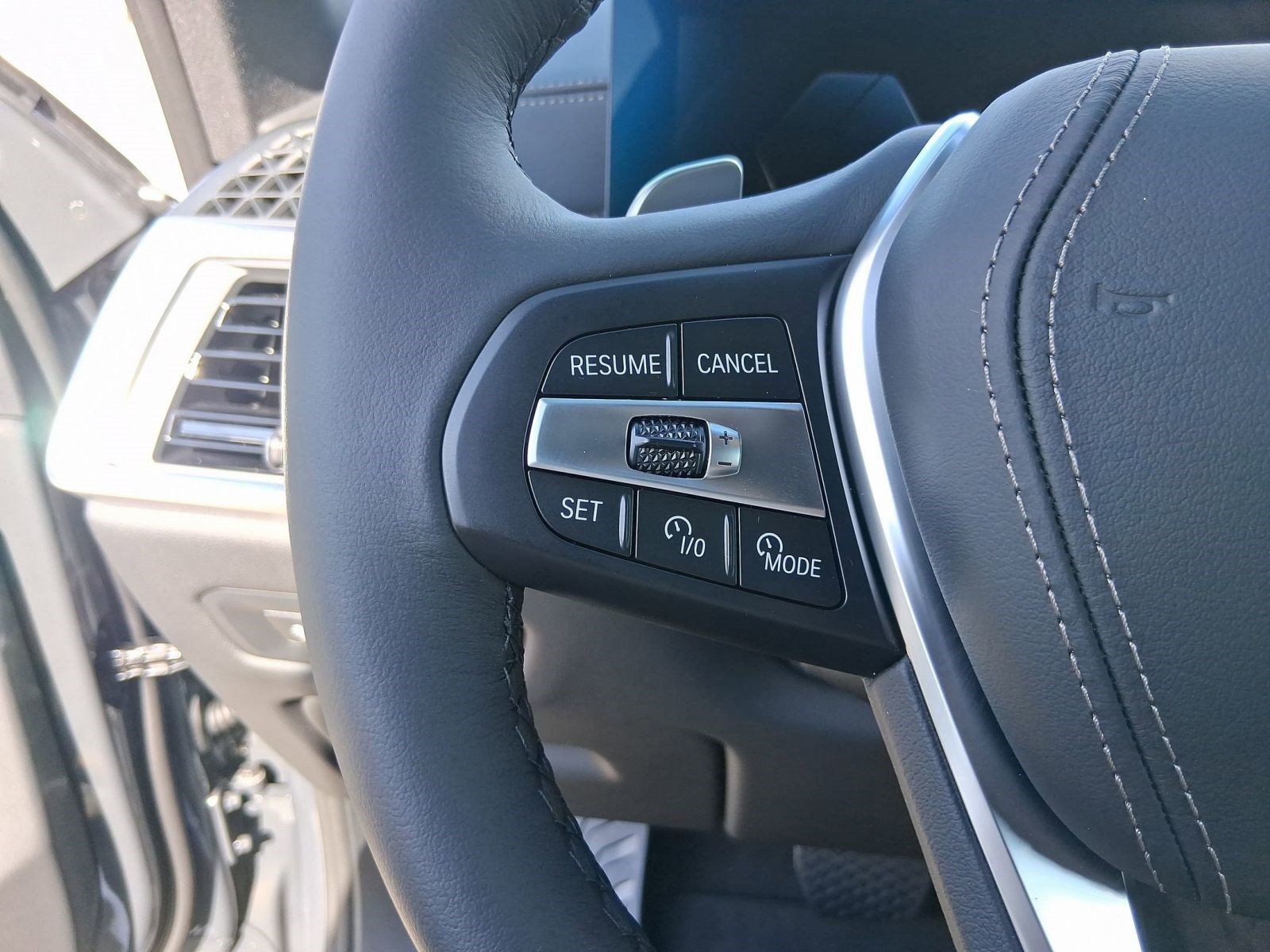 Used 2026 BMW X5 sDrive40i w/ Climate Comfort Package RWD image 17