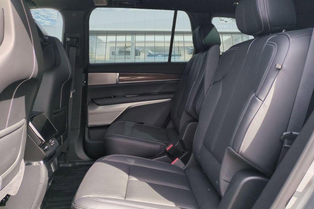 New 2026 Cadillac Vistiq Luxury w/ LPO, Floor Liner Package AWD/4WD image 21